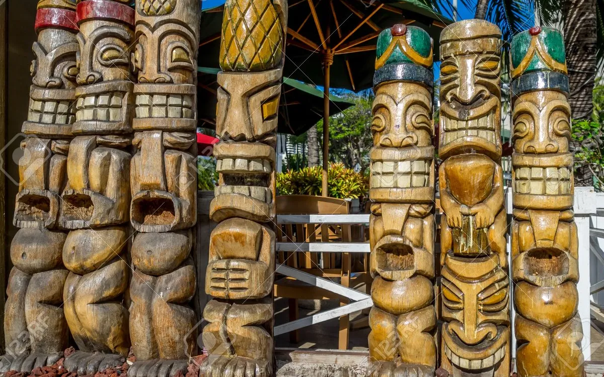 30232392-tiki-statues-in-hawaii-fotor-2025073121524
