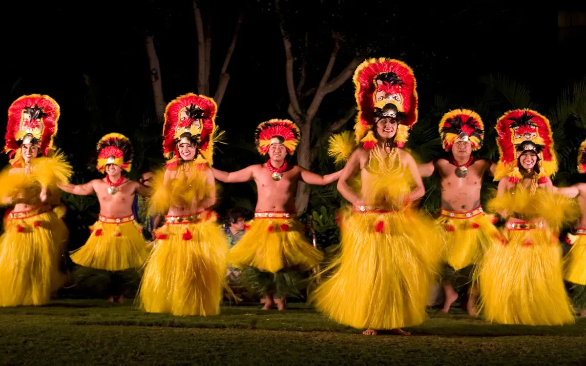 6588fe6f8e2be91d78319e46_oahu-luau-dancers-fotor-20250809456