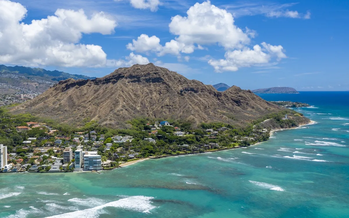 Discover Diamond Head and Mauka Warriors Luau