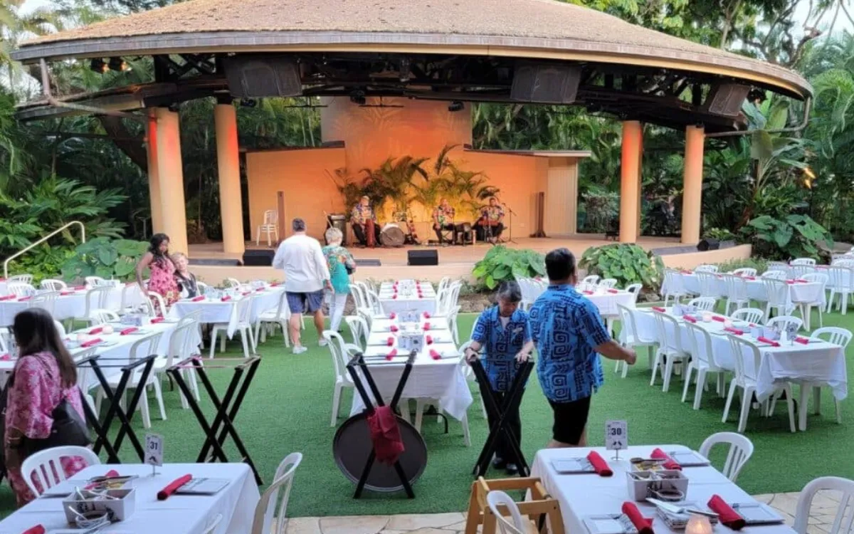 Hale-Koa-Luau-Seating-Front-Row-Uncovered-Seating-1024x683-fotor-2025090905410