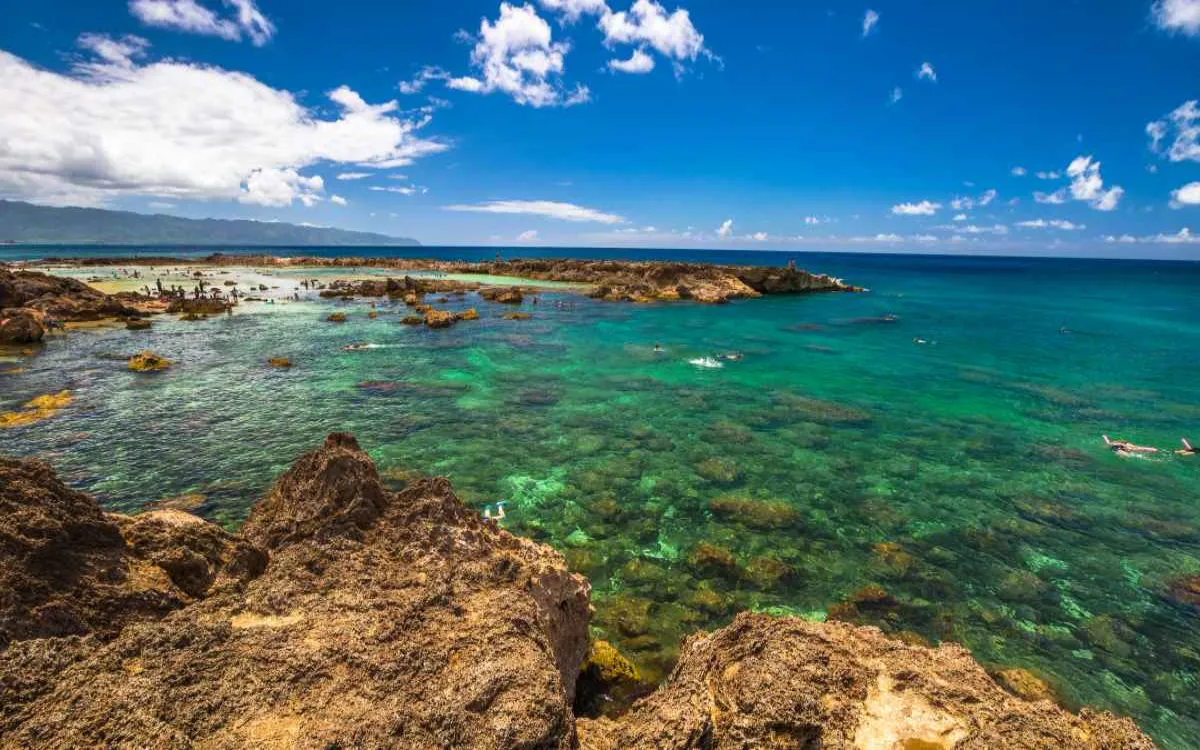 Hawaii_Oahu_Sharks-Cove_shutterstock_483167470-fotor-2025081012023