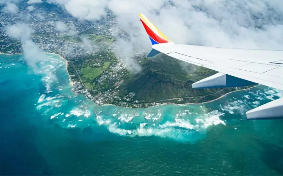 Is-flying-to-Hawaii-safe-1024x585-fotor-2025080733946