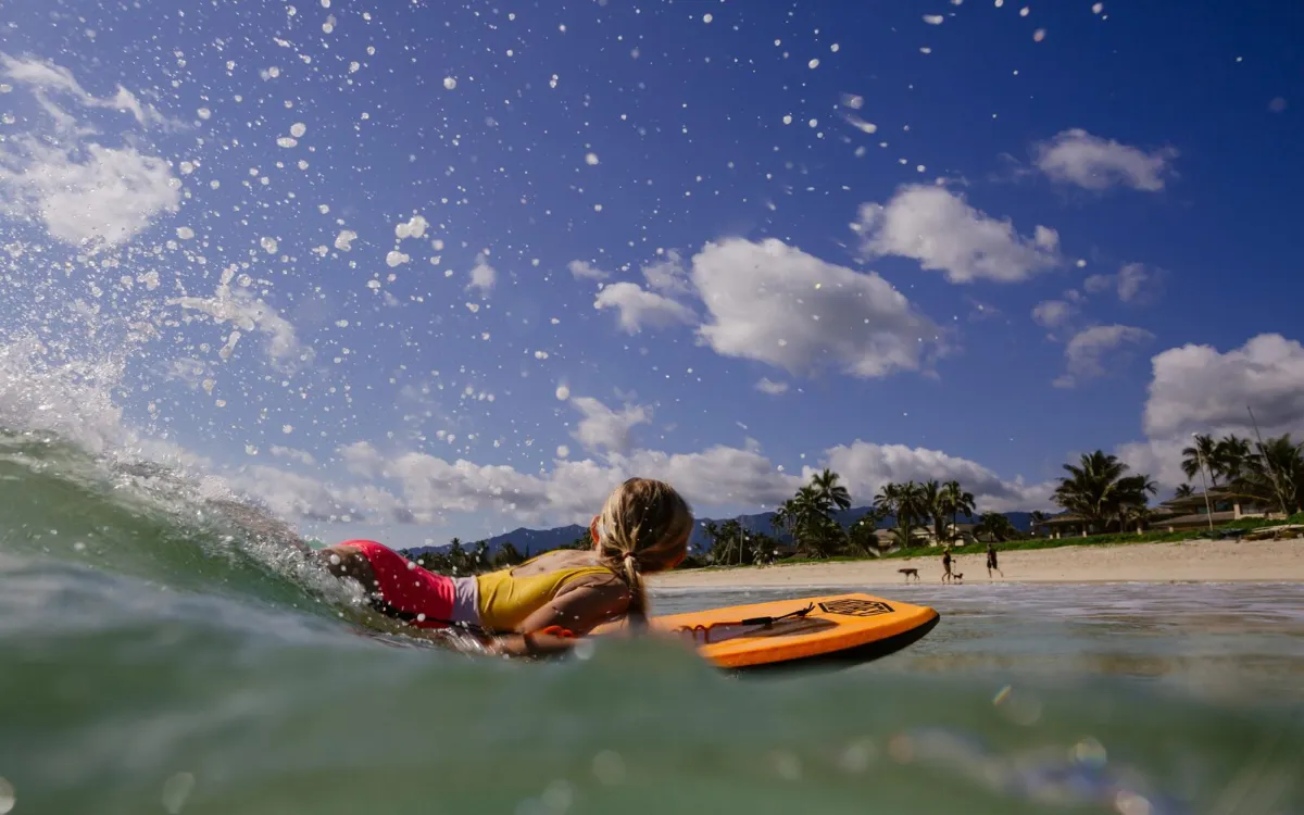 Kailua-beach-family-photographer_1685-1600x1066-fotor-2025081625419