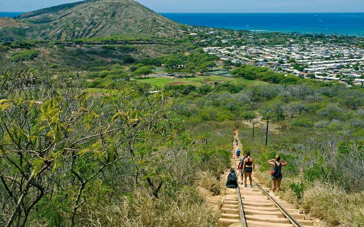 koko-crater-trail-hikers-2-fotor-202508050055