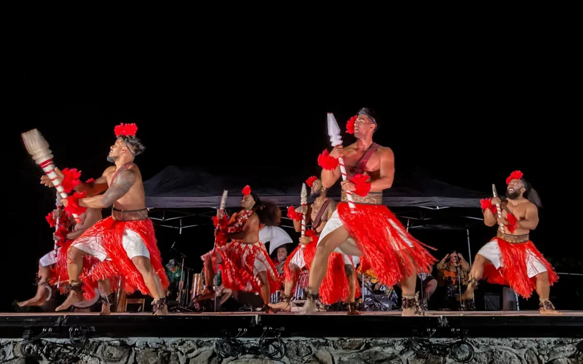 oahu-hawaii-luau-hula-dance-fiji-men-fotor-20250803222030