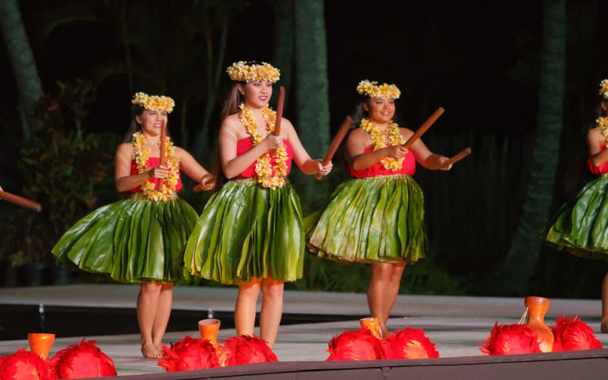 Pu-Ili-dancing-at-Smith-Kauai-Luau-fotor-2025081903029