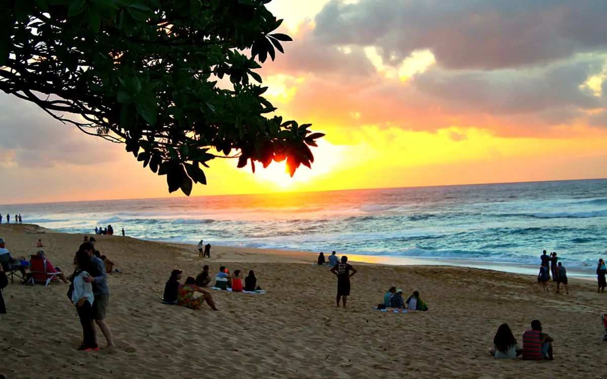 Sunset-Beach-Oahu-Sunset-fotor-202508133559