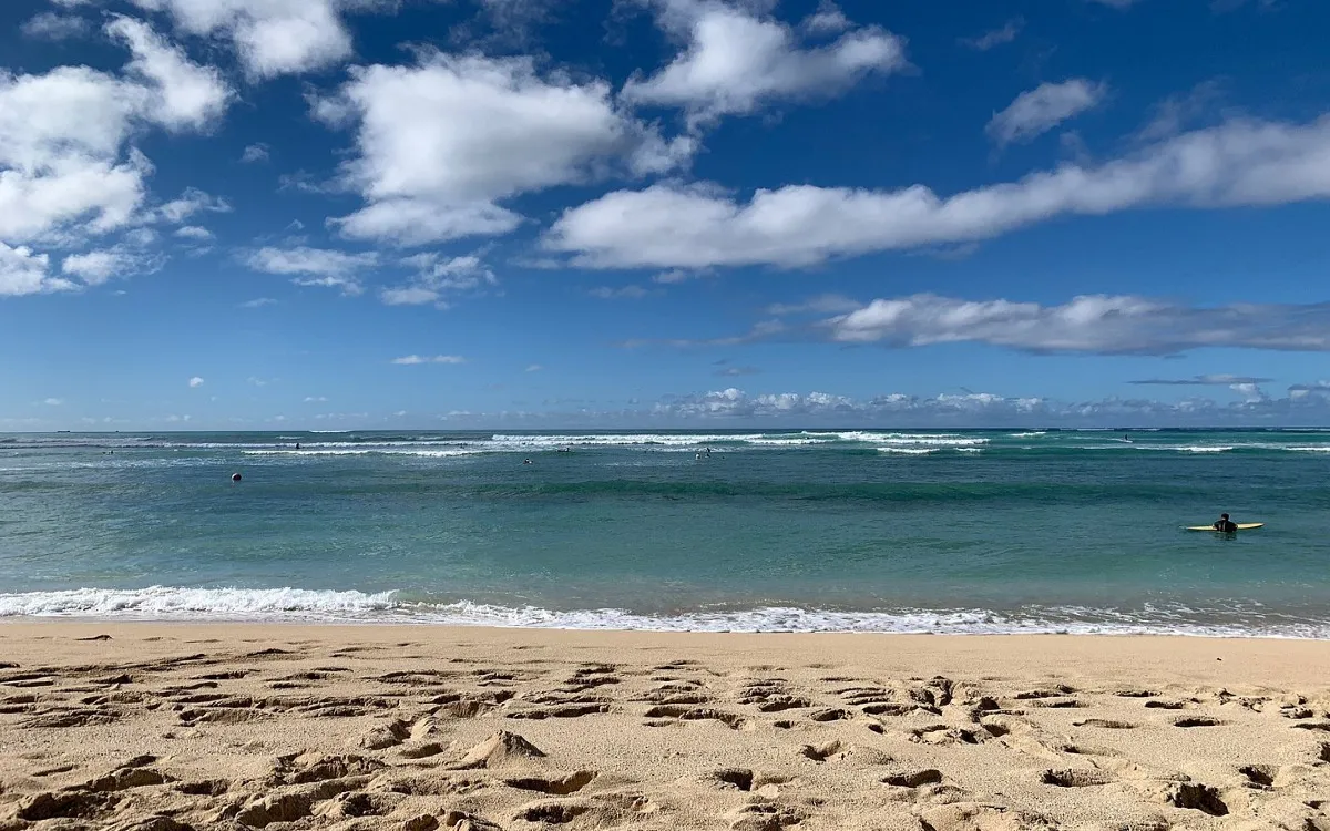 white plain beach-fotor-20250807232045